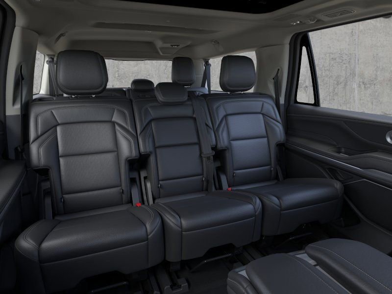 New 2026 Lincoln Navigator L Reserve AWD/4WD image 11