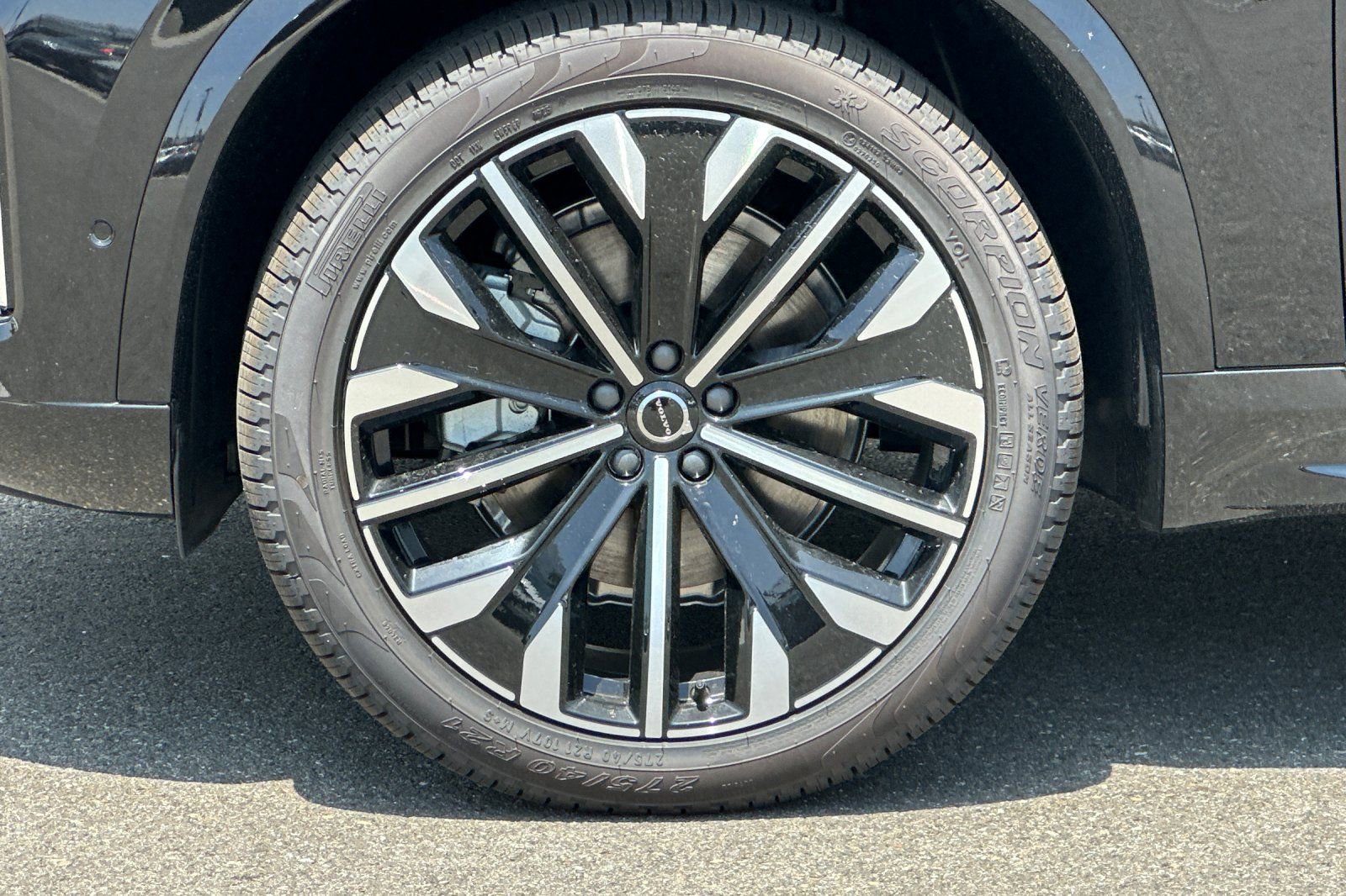 New 2025 Volvo XC90 B6 Ultra w/ Protection Package Premier AWD/4WD image 32