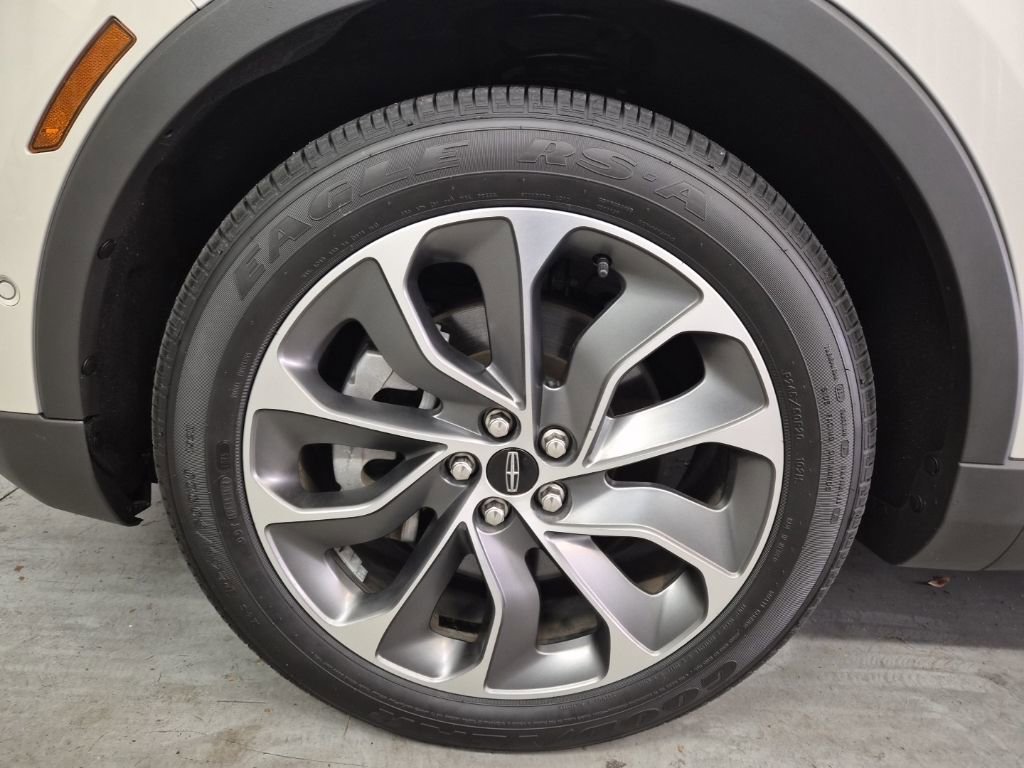 Used 2022 Lincoln Nautilus Reserve w/ Equipment Group 201A image 9