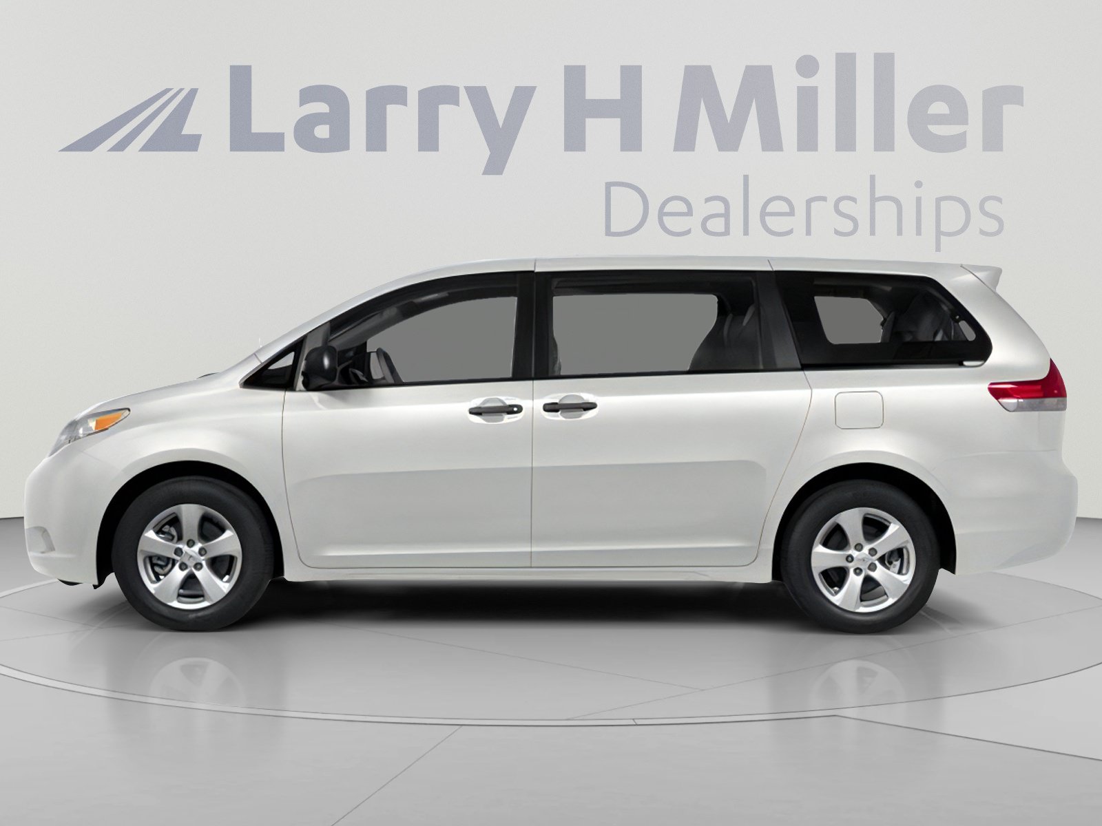 Used 2014 Toyota Sienna XLE w/ XLE Premium Package FWD image 3