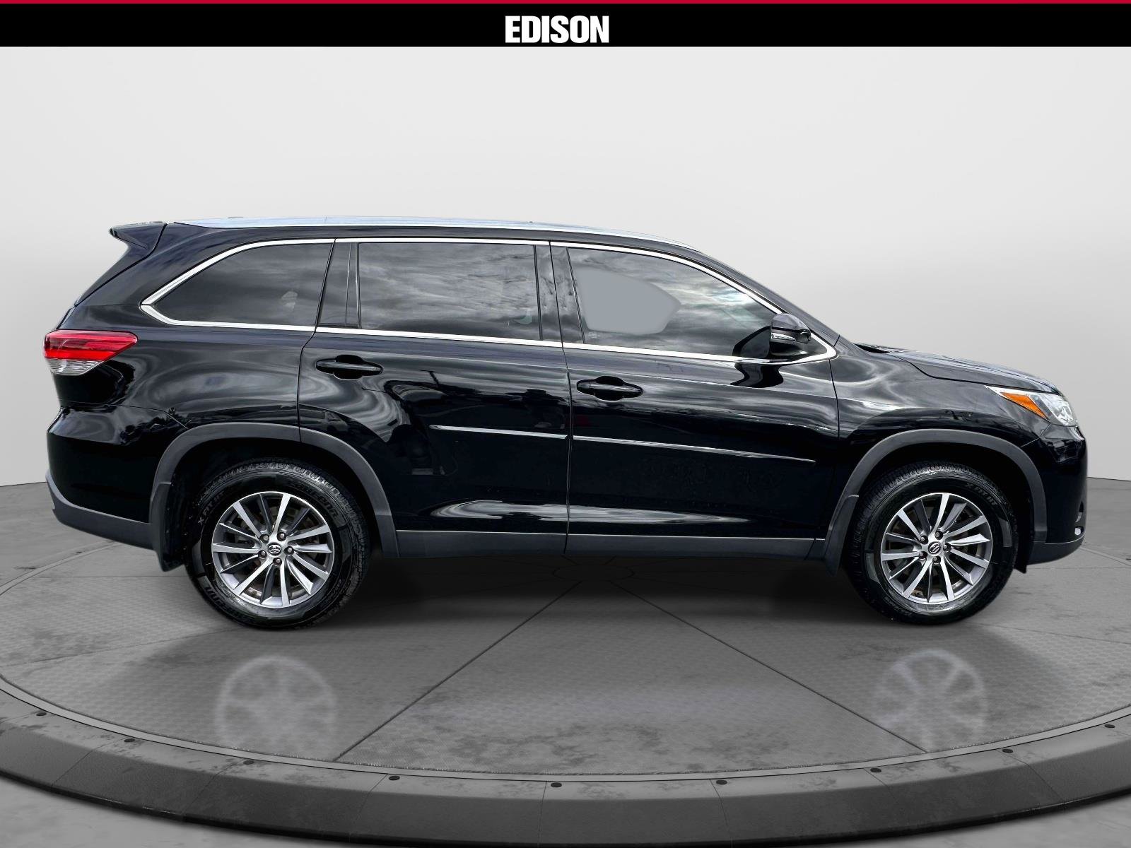 Used 2019 Toyota Highlander XLE w/ Protection Package #3 AWD/4WD image 3
