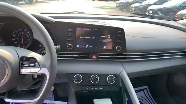 Used 2023 Hyundai Elantra SE FWD image 15