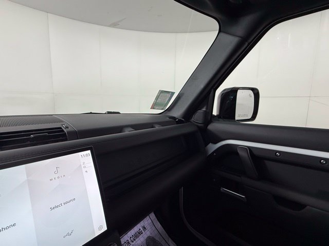 New 2026 Land Rover Defender 110 X-Dynamic SE AWD/4WD image 17