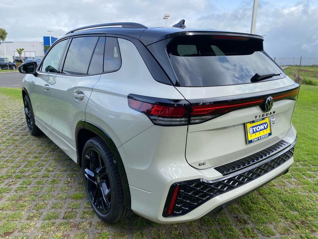 New 2026 Volkswagen Tiguan SE R-Line FWD image 23