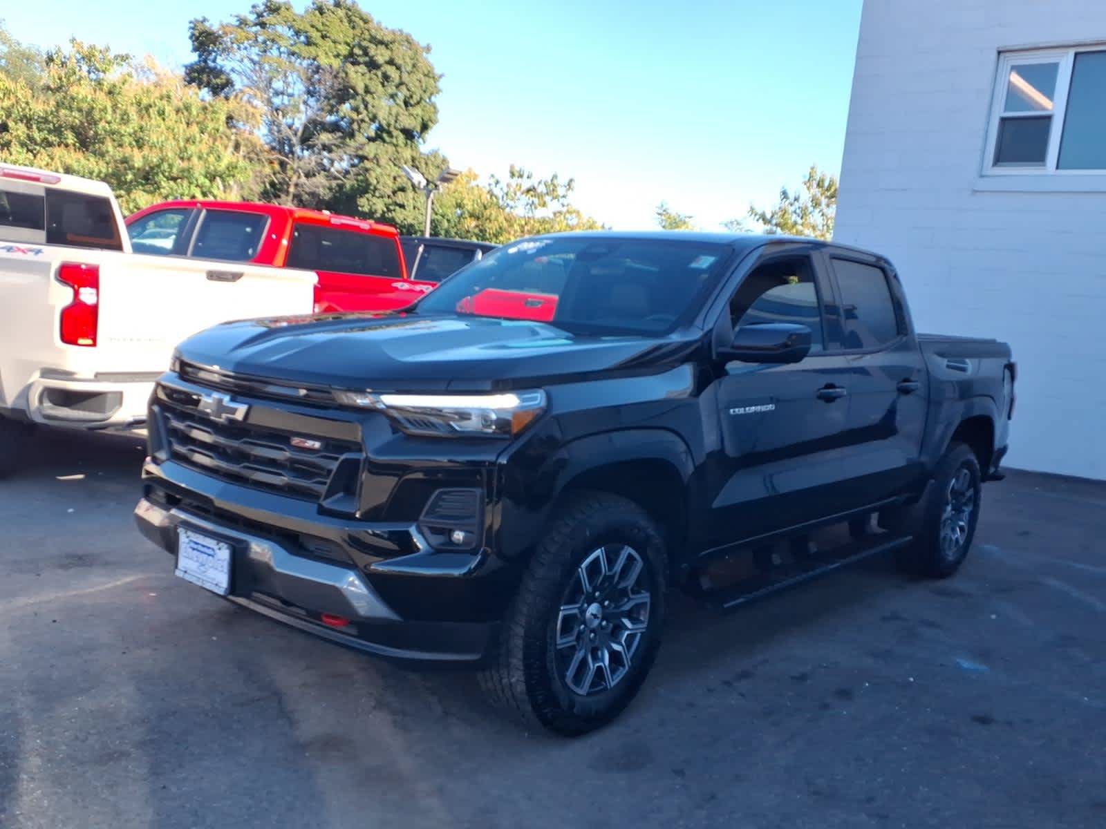 Used 2023 Chevrolet Colorado Z71 w/ Z71 Convenience Package 2 AWD/4WD image 3