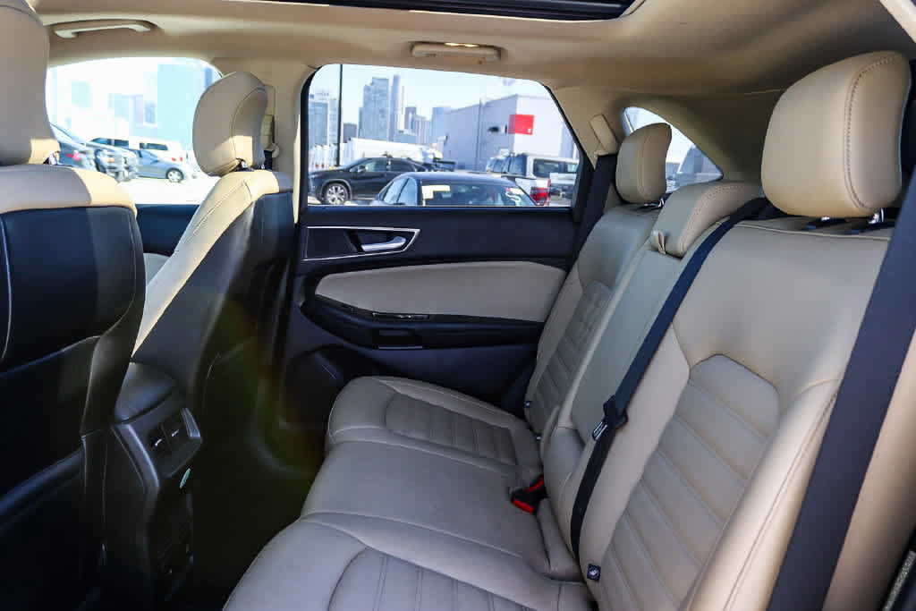 Used 2019 Ford Edge SEL w/ Equipment Group 201A FWD image 17