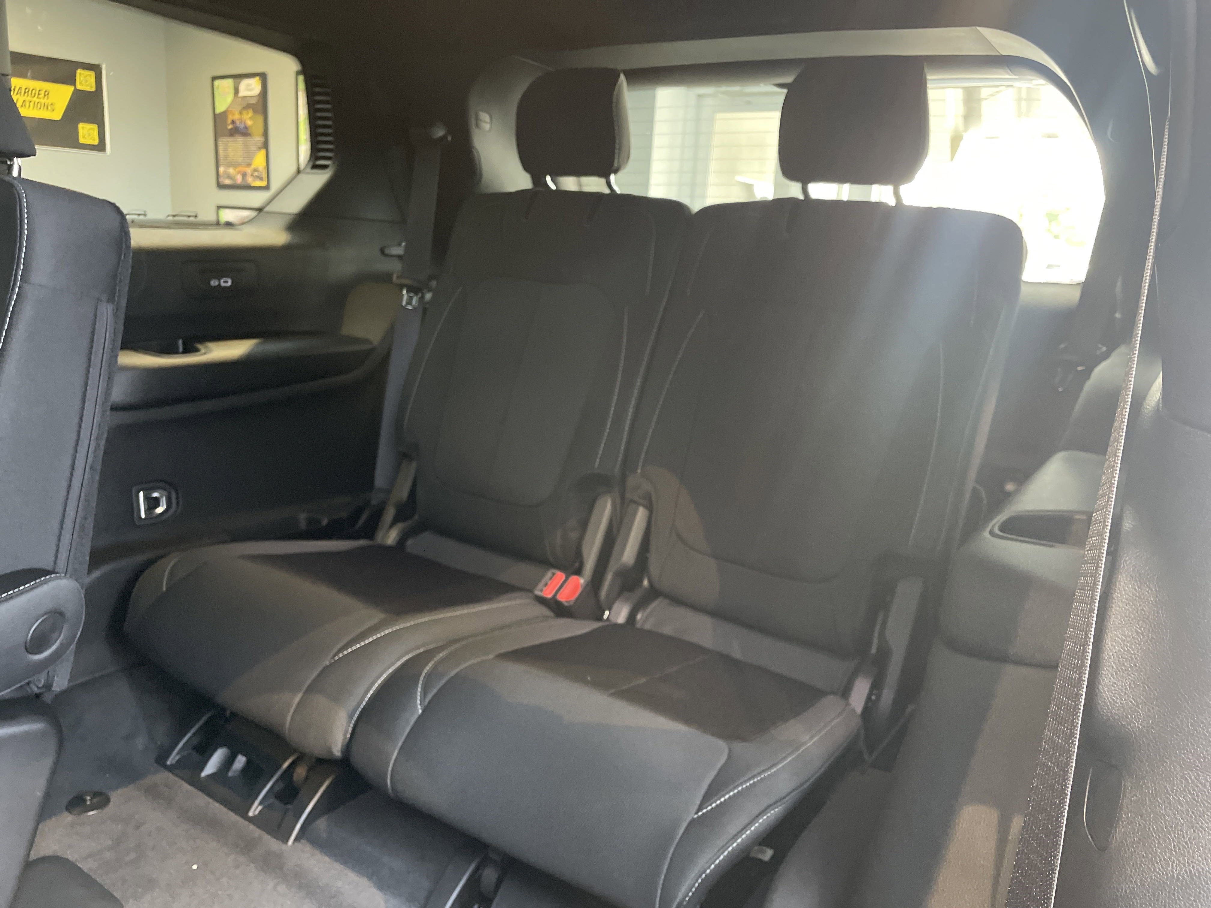 Certified 2025 Jeep Grand Cherokee L Laredo w/ Luxury Tech Group I RWD image 32