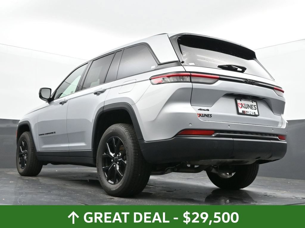 Used 2024 Jeep Grand Cherokee Altitude image 51