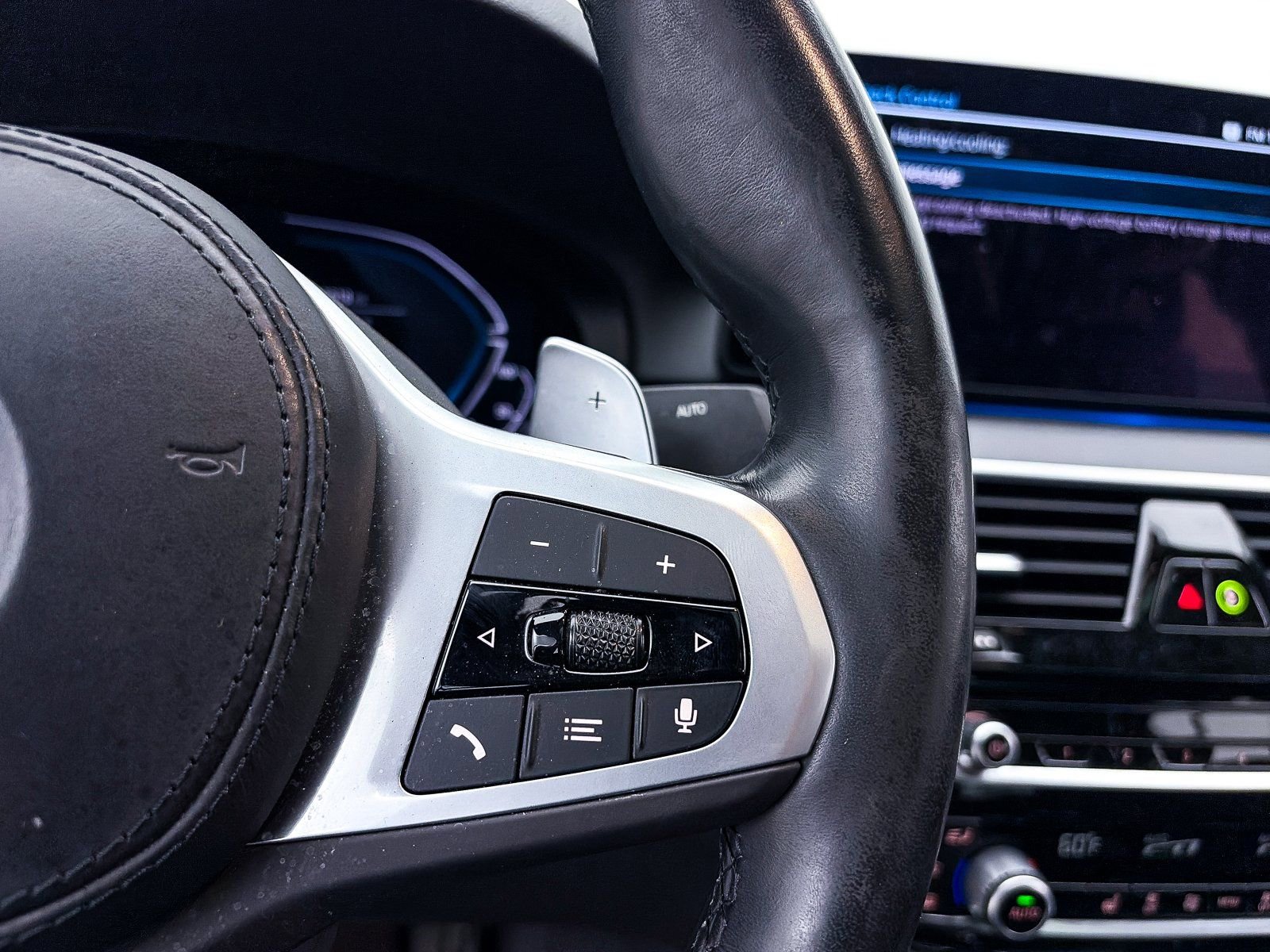 Used 2023 BMW 530e w/ M Sport Package image 33