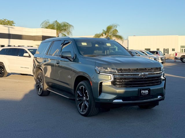 Used 2024 Chevrolet Tahoe LT w/ Luxury Package RWD image 3