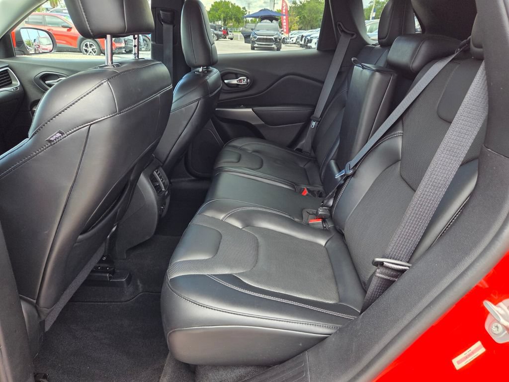 Used 2021 Jeep Cherokee Latitude Lux w/ Comfort/Convenience Group AWD/4WD image 7