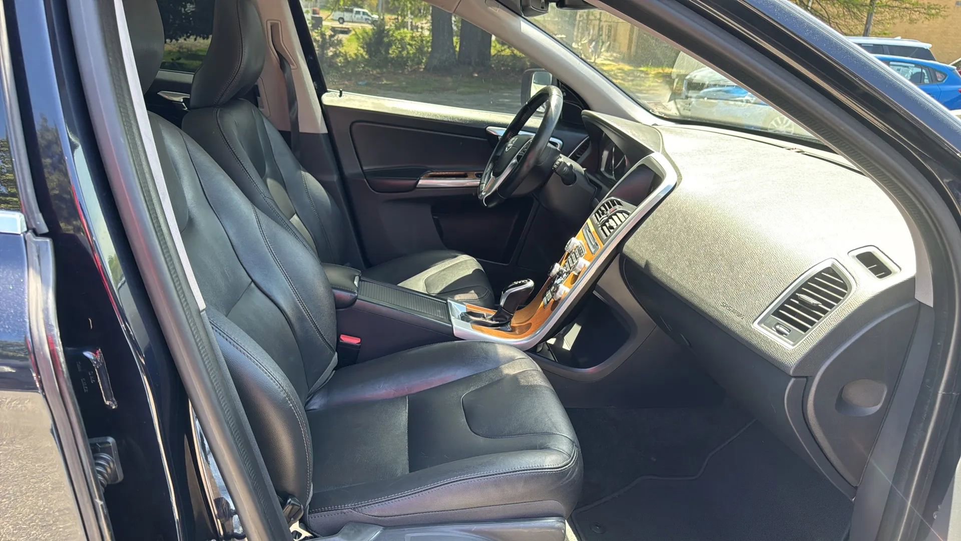 Used 2017 Volvo XC60 T5 Inscription w/ Preferred Option Package AWD/4WD image 12