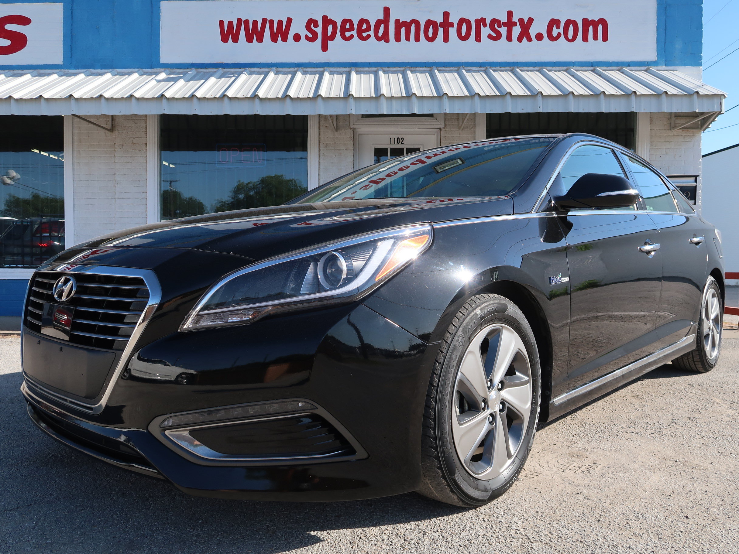 Used 2016 Hyundai Sonata Limited w/ Option Group 02 FWD image 5