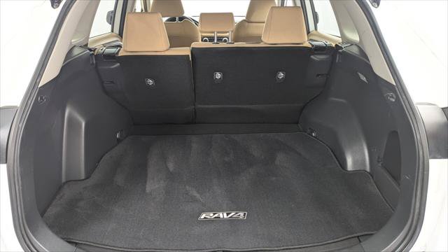 Used 2019 Toyota RAV4 LE FWD image 18