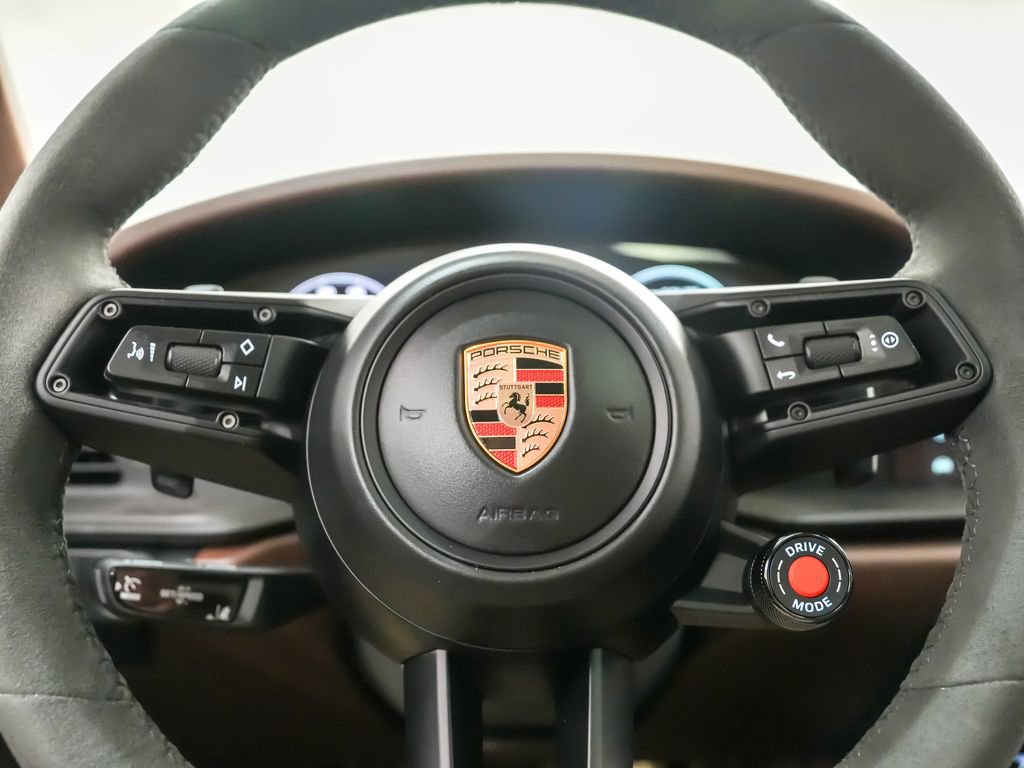 Certified 2025 Porsche 911 Carrera 4 GTS AWD/4WD image 24