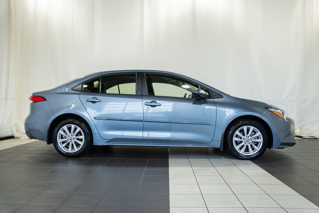 Used 2025 Toyota Corolla LE w/ LE Premium Package FWD image 3