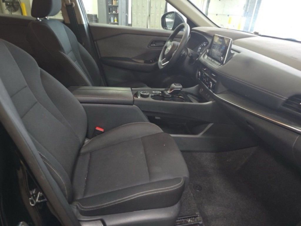Used 2023 Nissan Rogue S AWD/4WD image 10