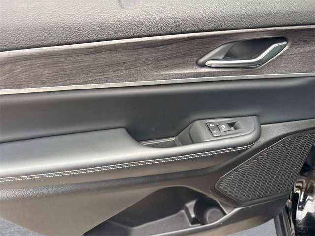 Used 2024 Jeep Grand Cherokee L Limited w/ Luxury Tech Group II image 21