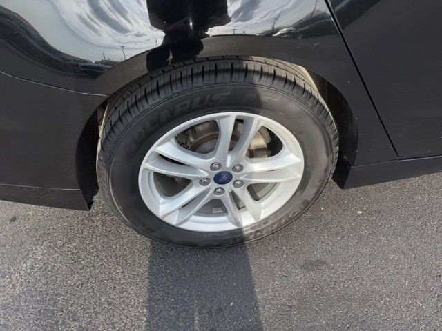 Used 2018 Ford Fusion SE FWD image 4