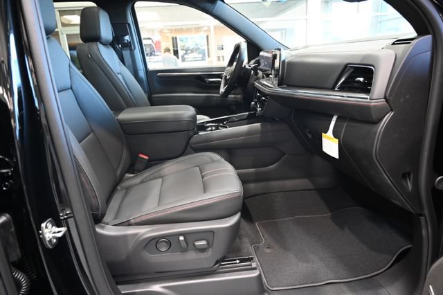 New 2026 Chevrolet Suburban RST w/ RST Capability Package AWD/4WD image 10