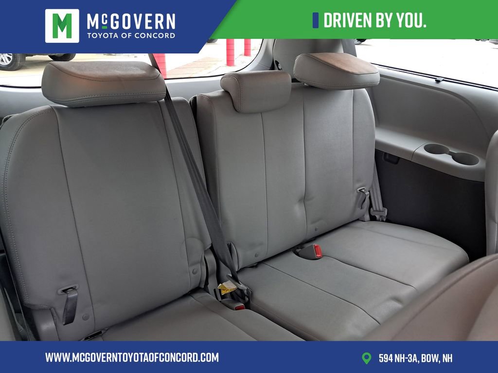 Used 2015 Toyota Sienna XLE w/ XLE Navigation Package FWD image 16