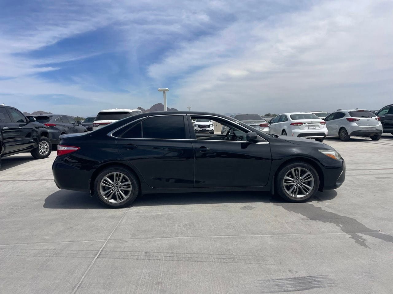 Used 2016 Toyota Camry SE FWD image 3
