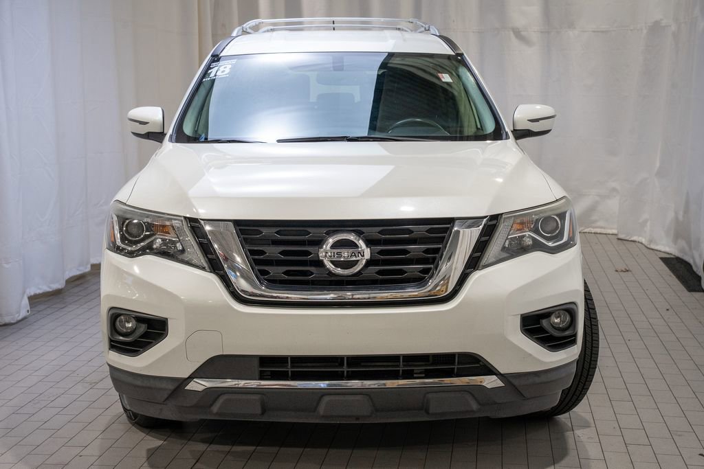 Used 2018 Nissan Pathfinder SV image 2