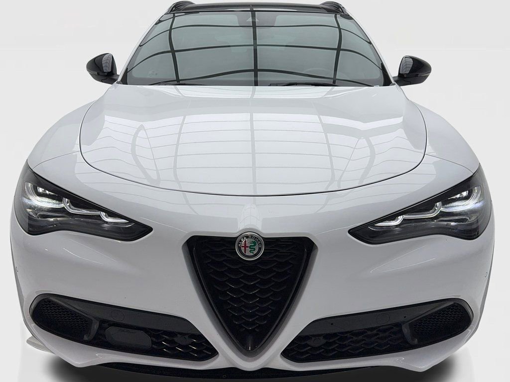 Used 2024 Alfa Romeo Stelvio Veloce image 4