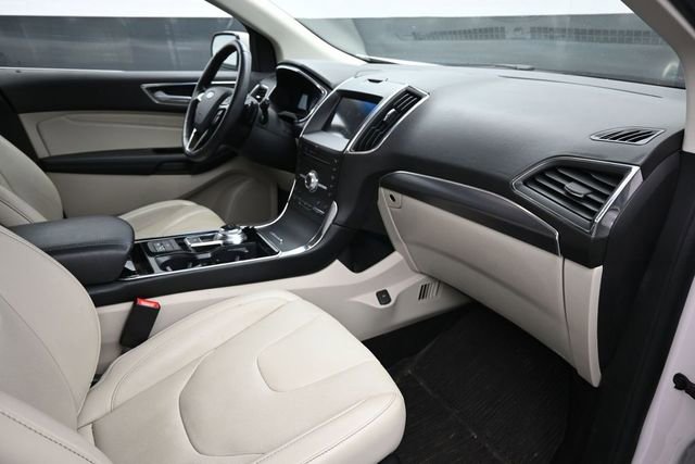 Used 2019 Ford Edge Titanium w/ Equipment Group 301A AWD/4WD image 17