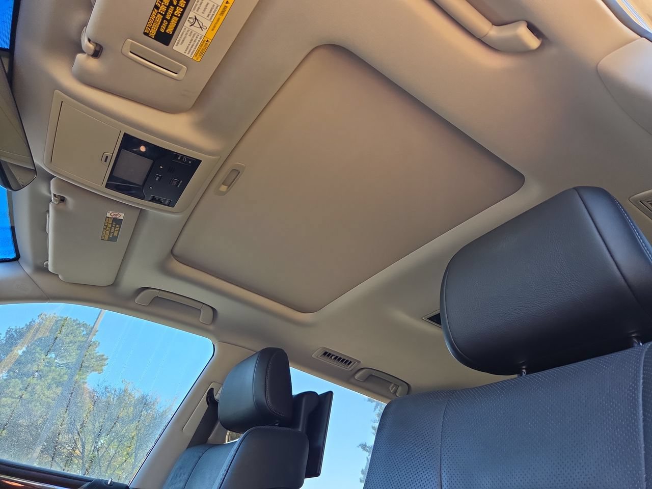 Used 2017 Lexus LX 570 4WD w/ Luxury Package image 19
