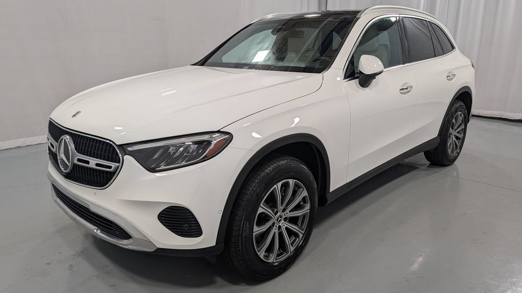 Used 2024 Mercedes-Benz GLC 300 4MATIC image 1