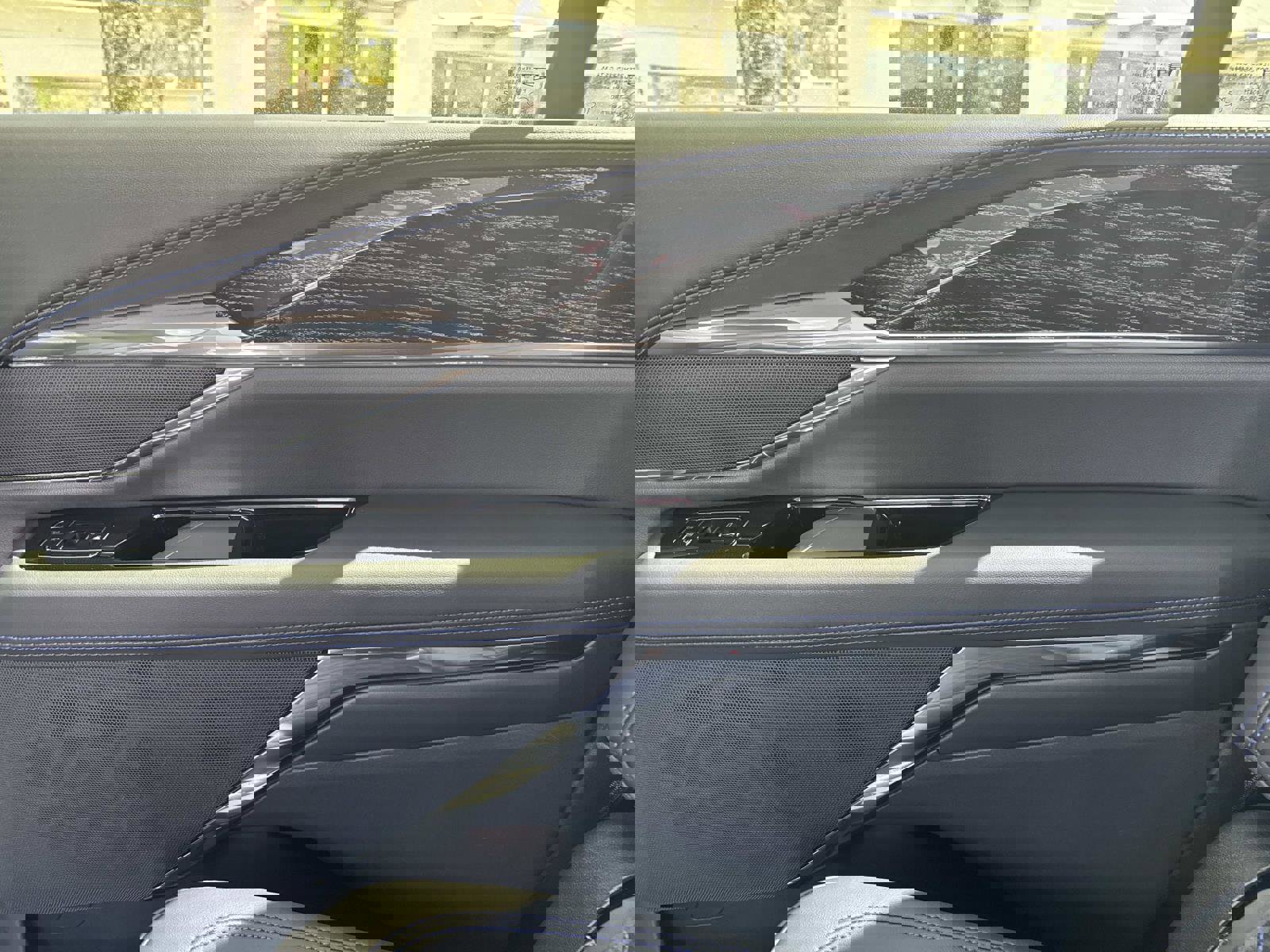 Certified 2025 Cadillac Escalade IQ Sport 1 w/ LPO, Premium Carpet Package image 15