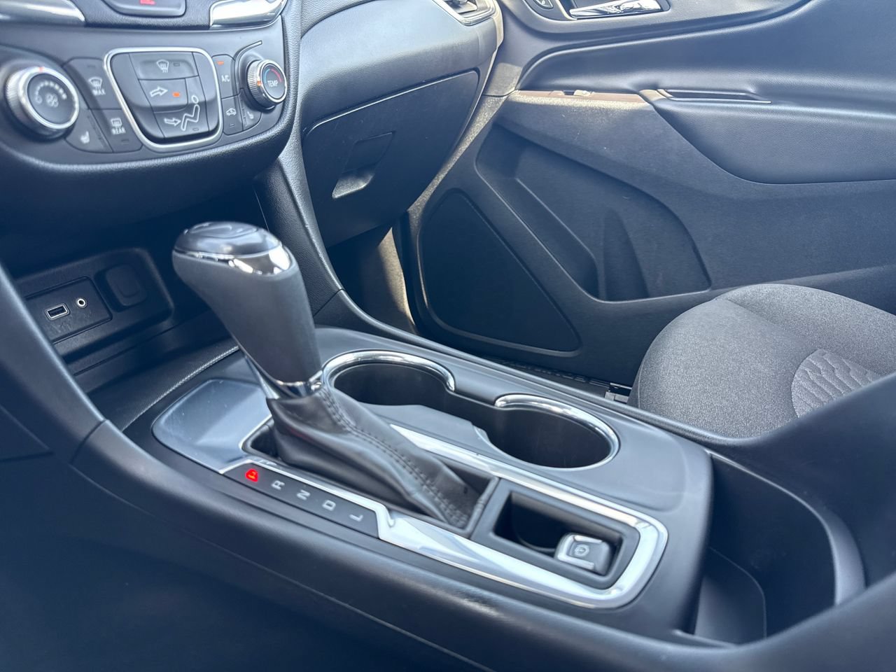 Used 2019 Chevrolet Equinox LT w/ LPO, Blackout Package FWD image 24