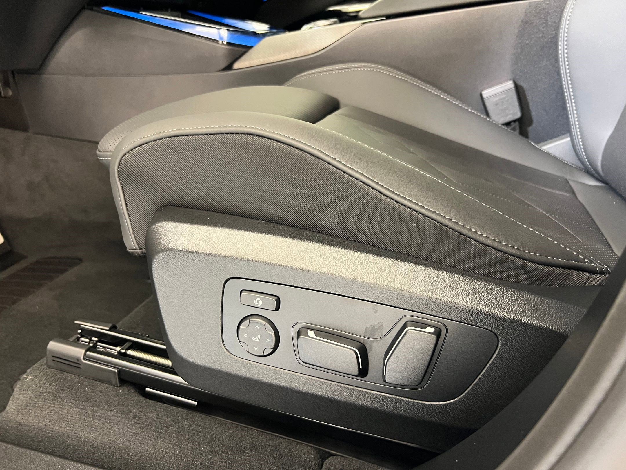 Used 2026 BMW X3 xDrive30 w/ M Sport Package image 12