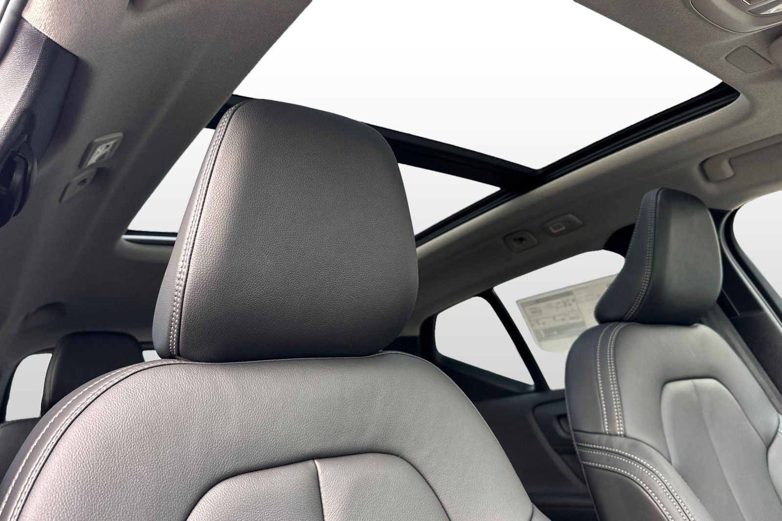 New 2026 Volvo XC40 B5 Ultra w/ Climate Package image 19