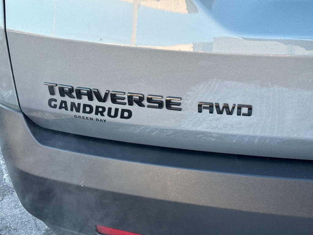 Used 2023 Chevrolet Traverse LT w/ Midnight/Sport Edition image 8