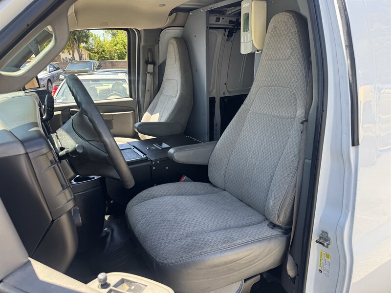 Used 2017 Chevrolet Express 2500 RWD image 13
