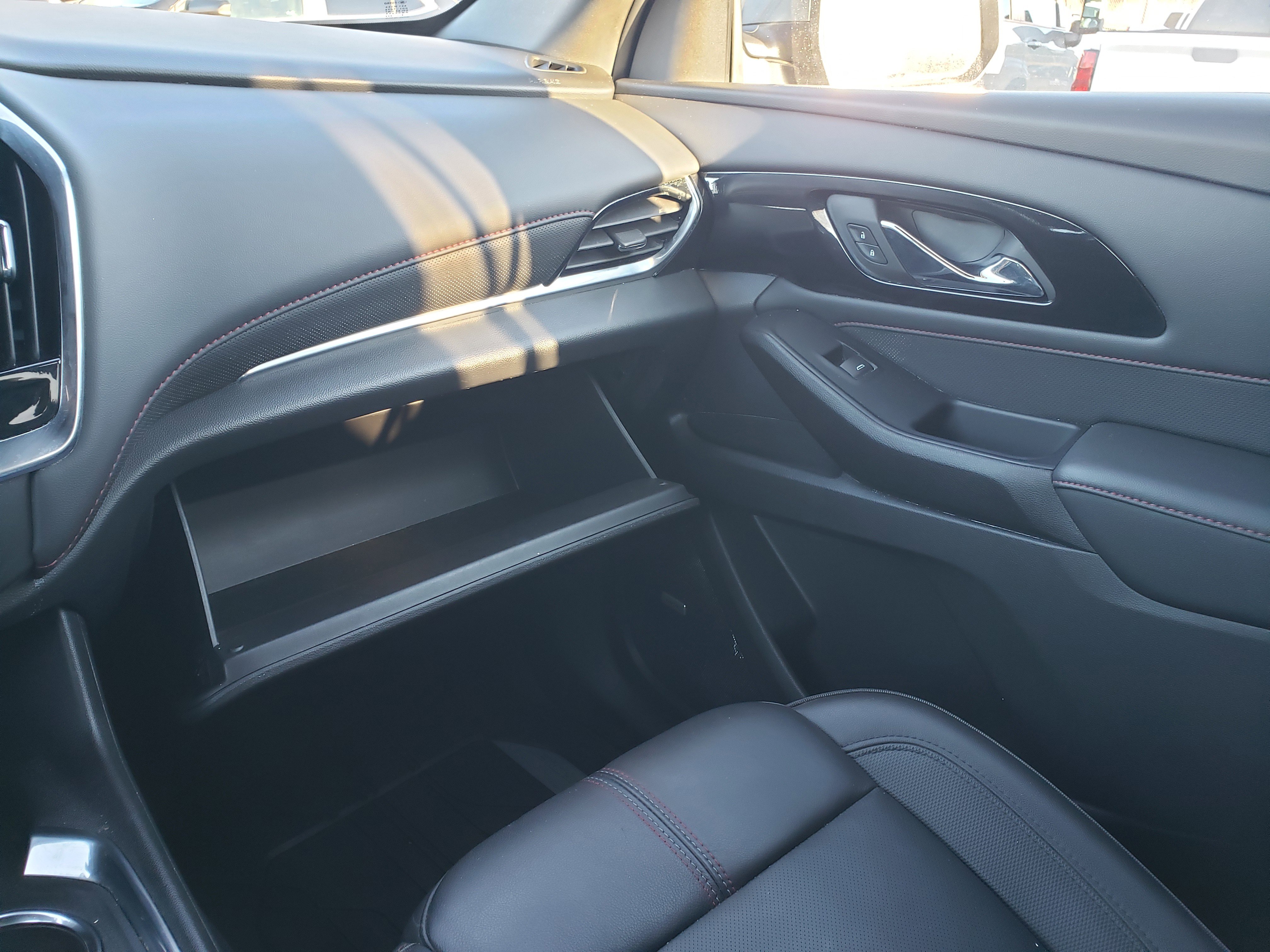 Used 2023 Chevrolet Traverse RS w/ LPO, Floor Liner Package image 22