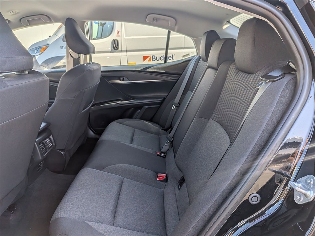 Used 2025 Toyota Camry LE image 27