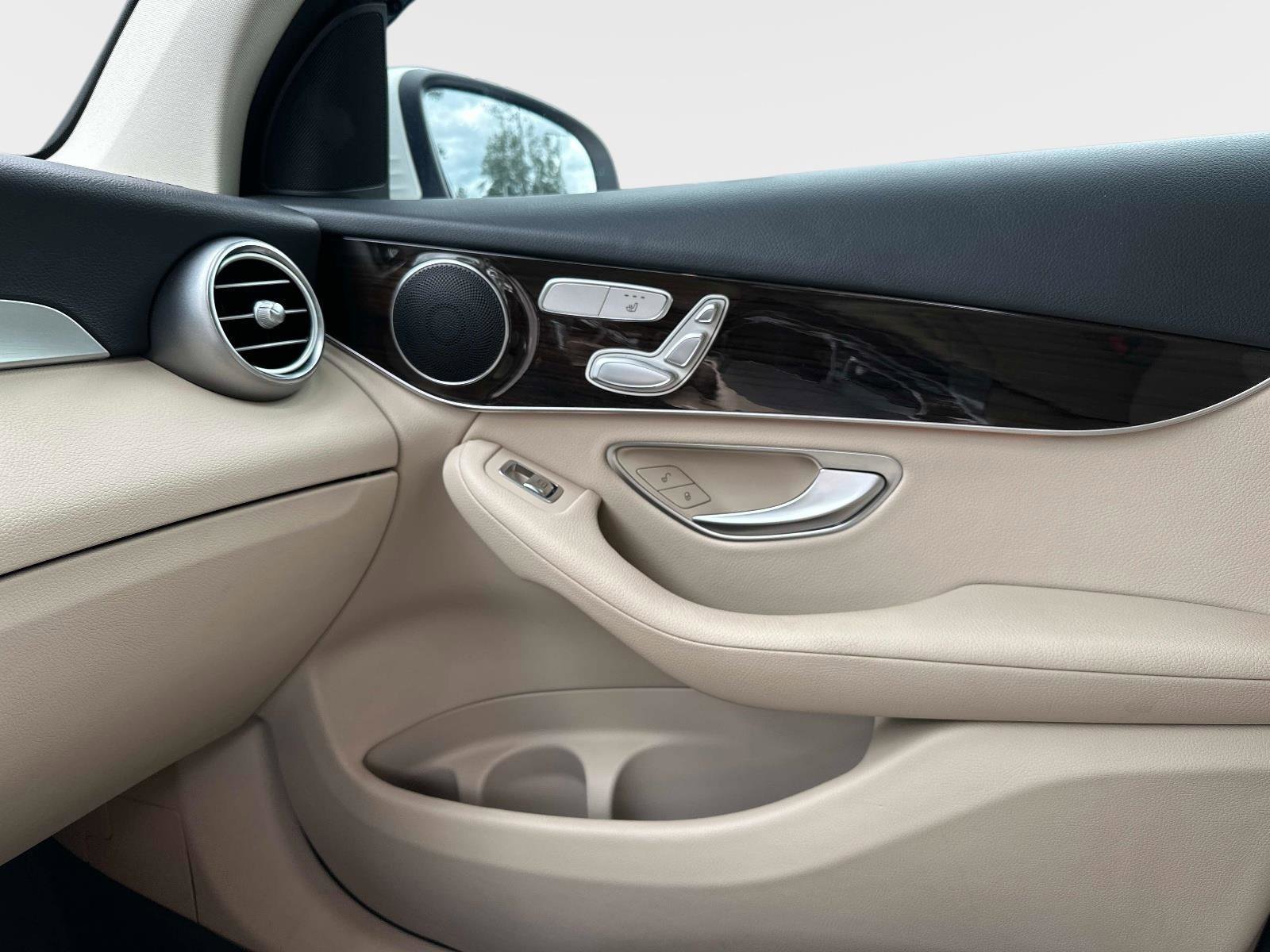 Used 2022 Mercedes-Benz GLC 300 image 21