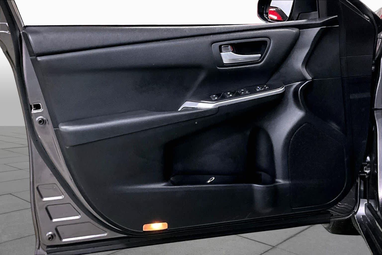 Used 2015 Toyota Camry LE FWD image 20
