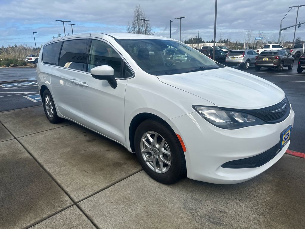 Used 2023 Chrysler Voyager LX FWD image 6