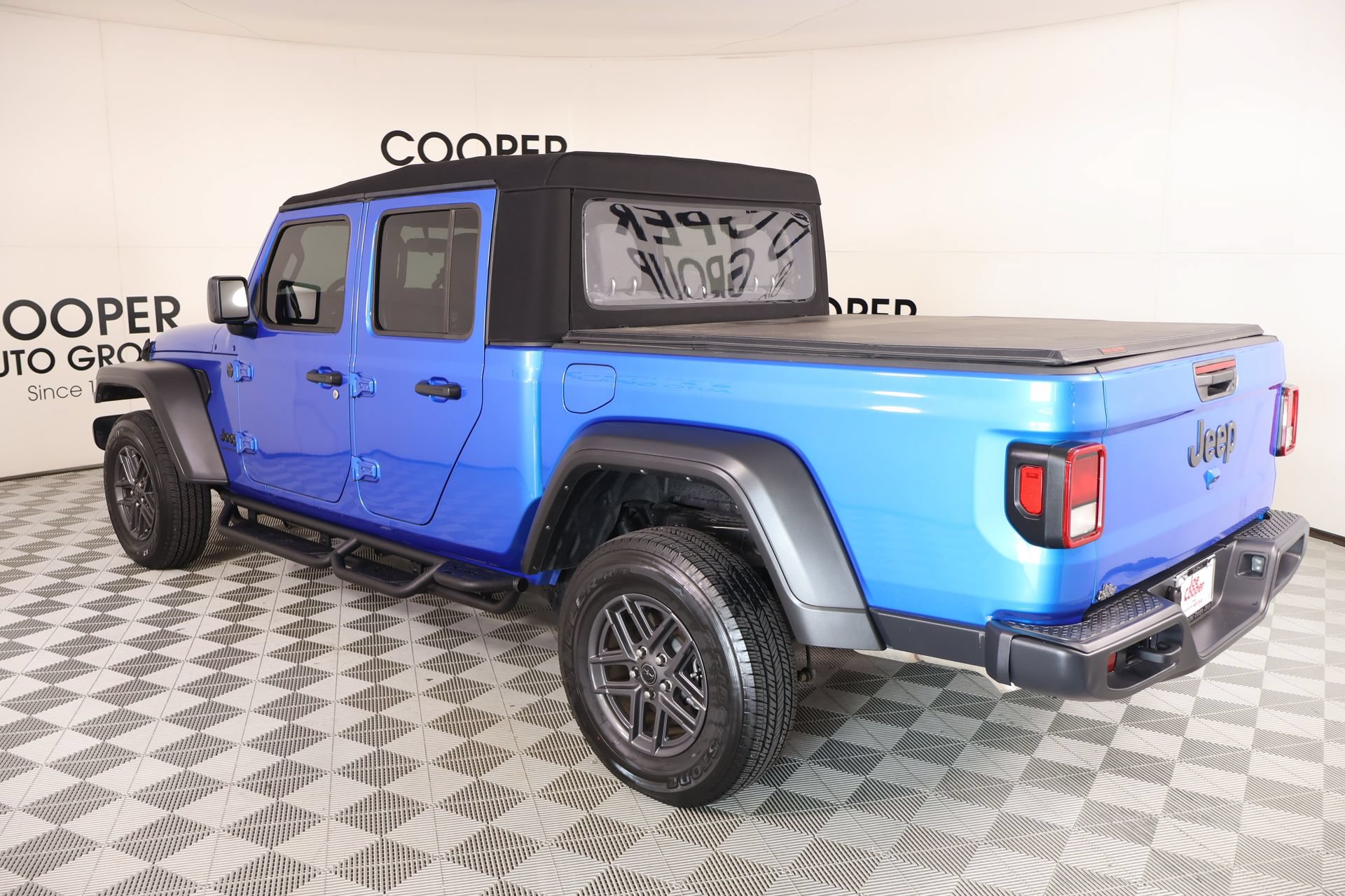 Used 2024 Jeep Gladiator Sport AWD/4WD image 21