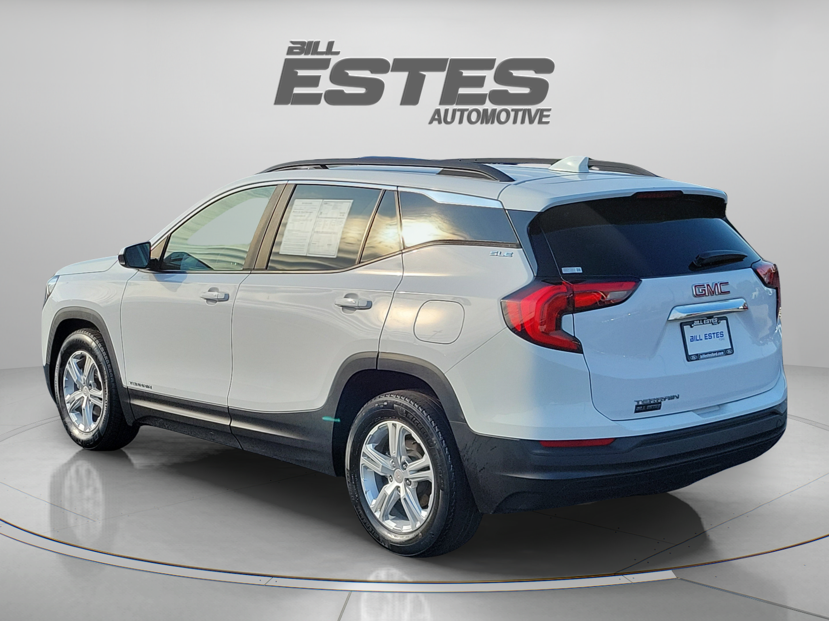 Used 2021 GMC Terrain SLE w/ Driver Convenience Package FWD image 2