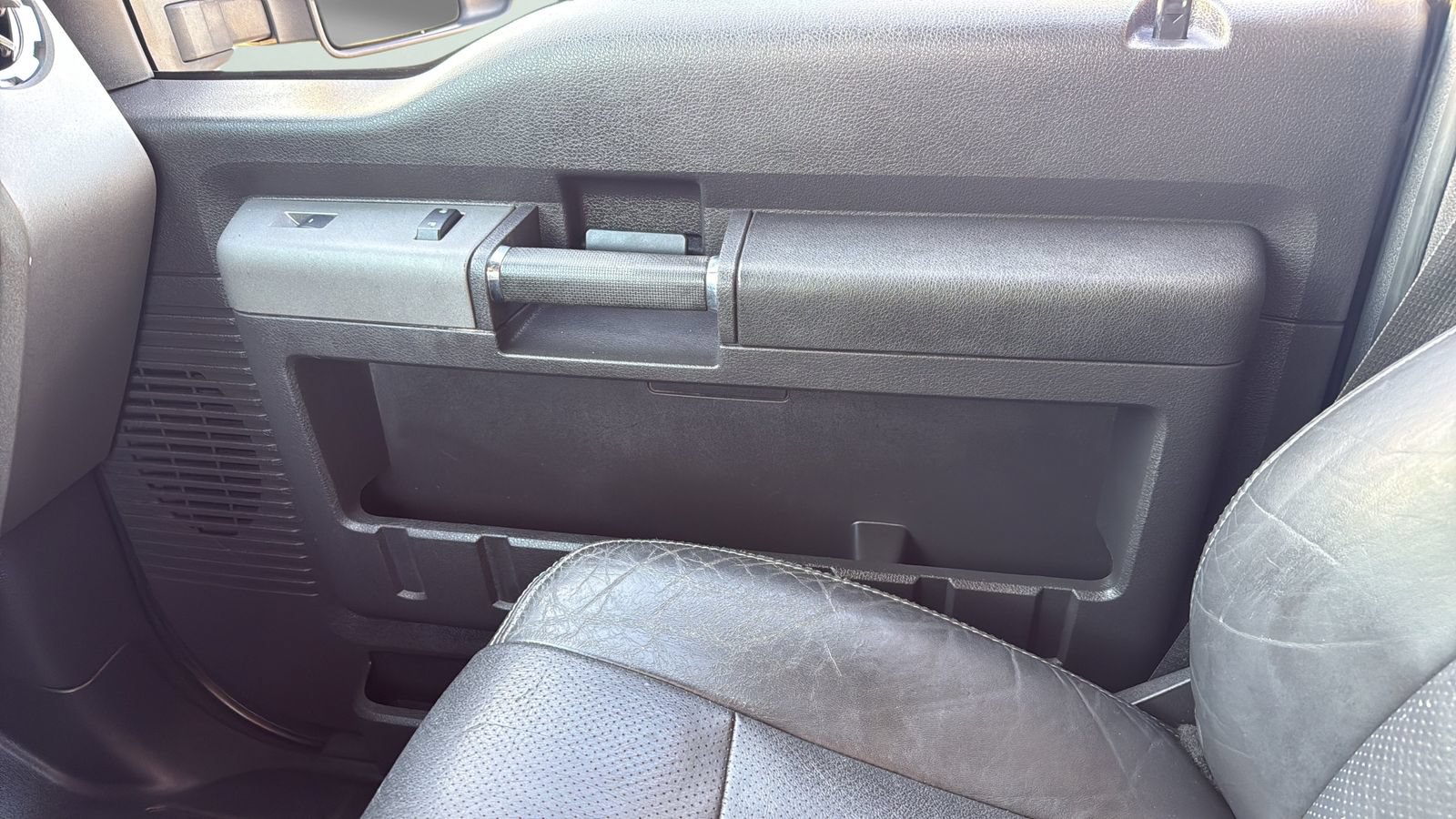 Used 2011 Ford F250 Lariat w/ Lariat Interior Pkg AWD/4WD image 23