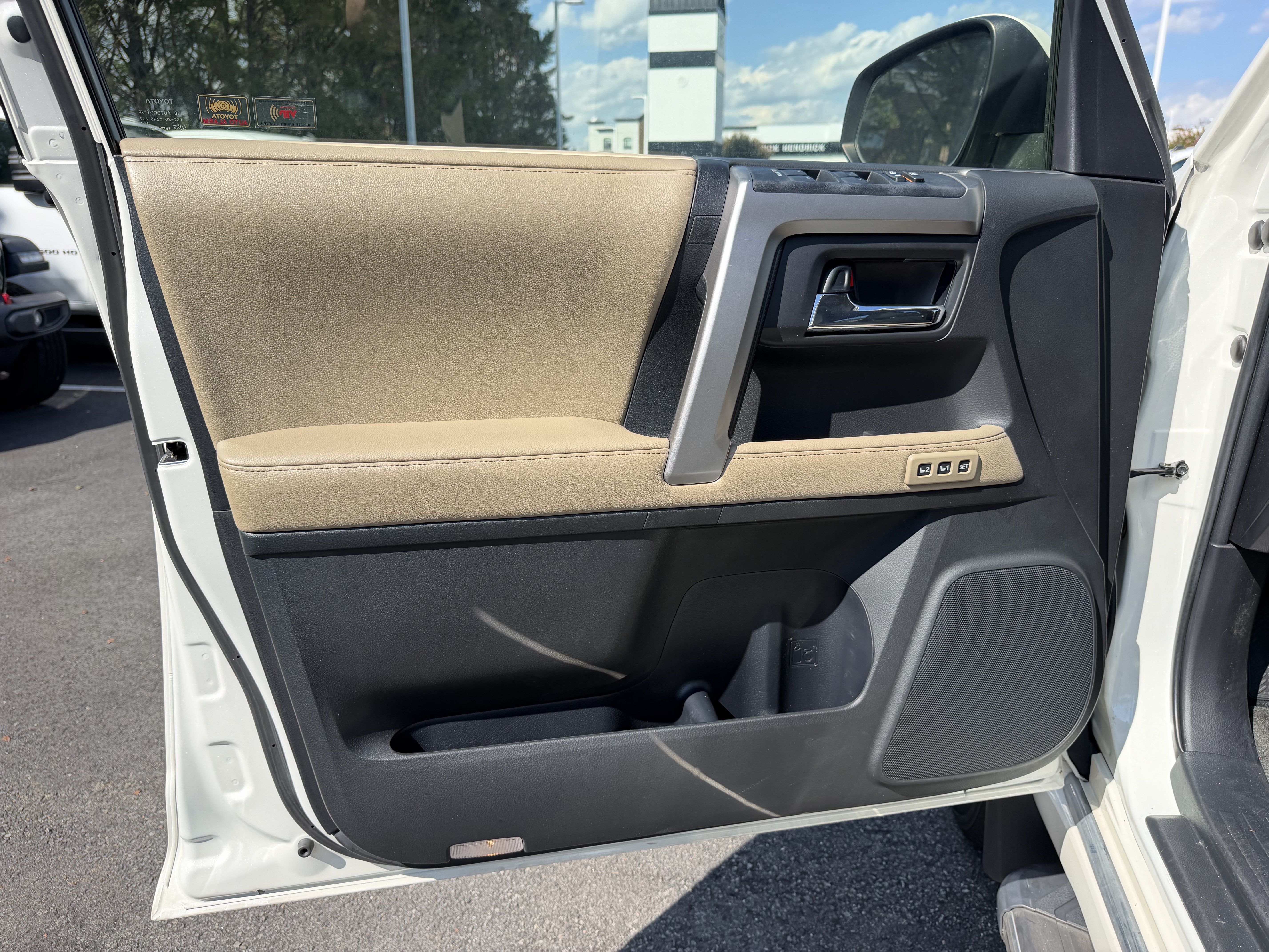 Used 2016 Toyota 4Runner Limited AWD/4WD image 14