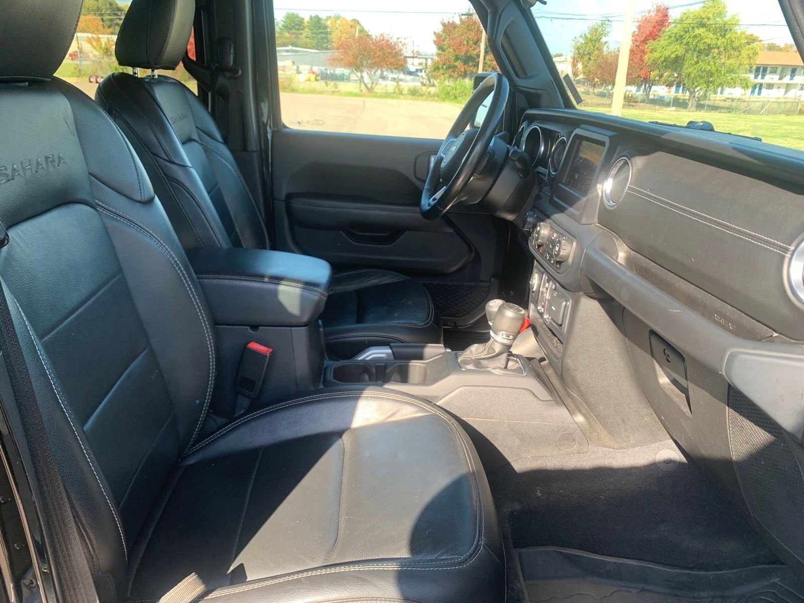 Used 2018 Jeep Wrangler Unlimited Sahara w/ Safety Group image 30