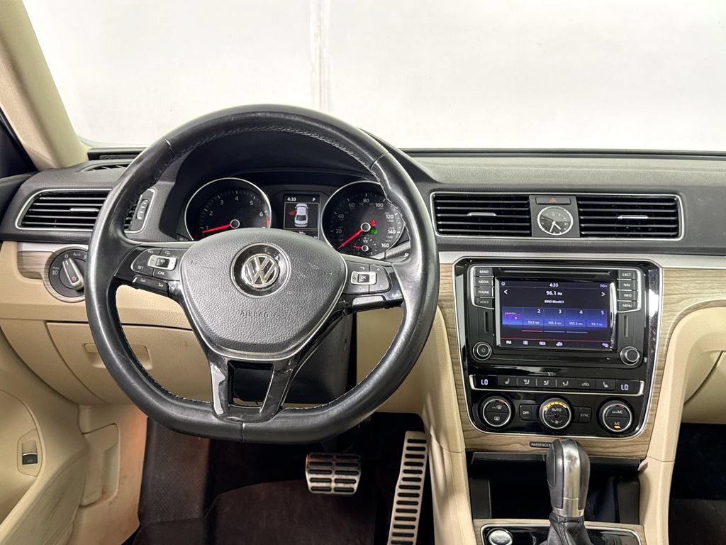 Used 2017 Volkswagen Passat 1.8T SEL Premium FWD image 11