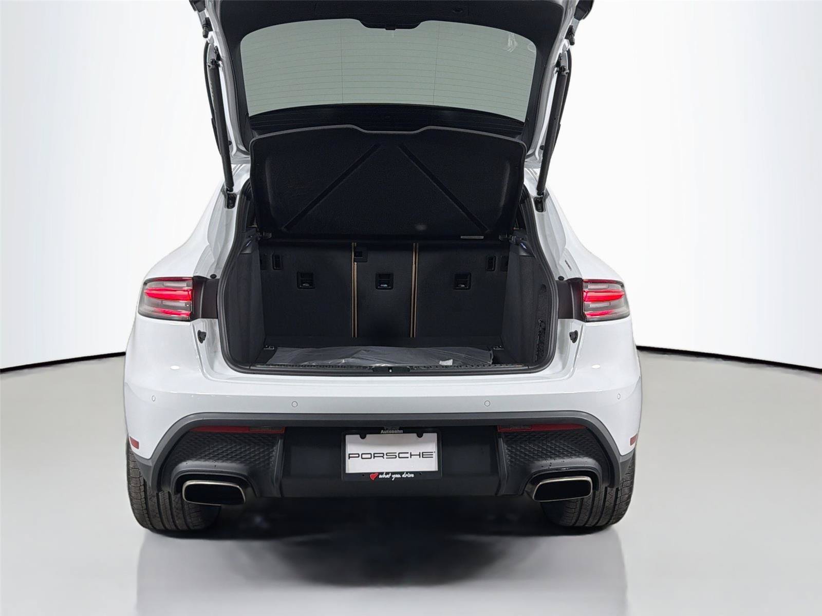 Certified 2026 Porsche Macan Turbo AWD/4WD image 36