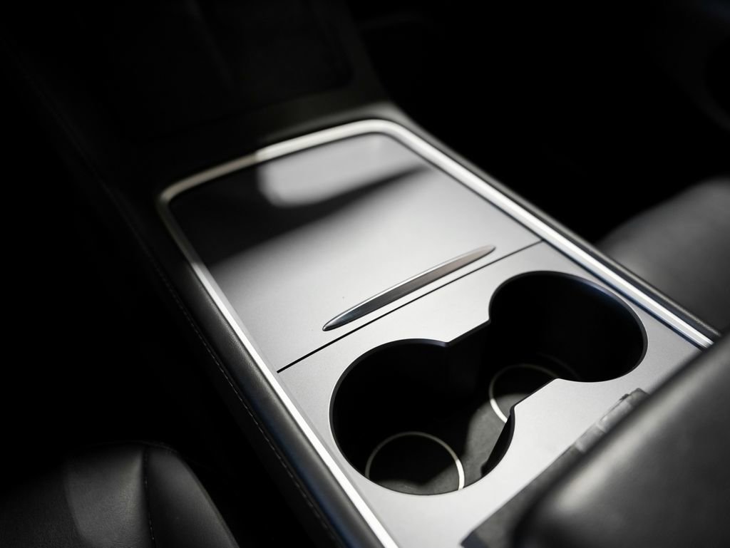 Used 2024 Tesla Model Y Long Range AWD/4WD image 21